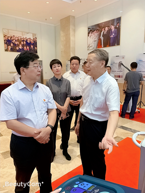 焦作市委徐衣顯副書記一行蒞臨楚天激光集團調研