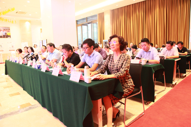 走進(jìn)楚天激光——華商會(huì)首期“一家親”活動(dòng)圓滿成功